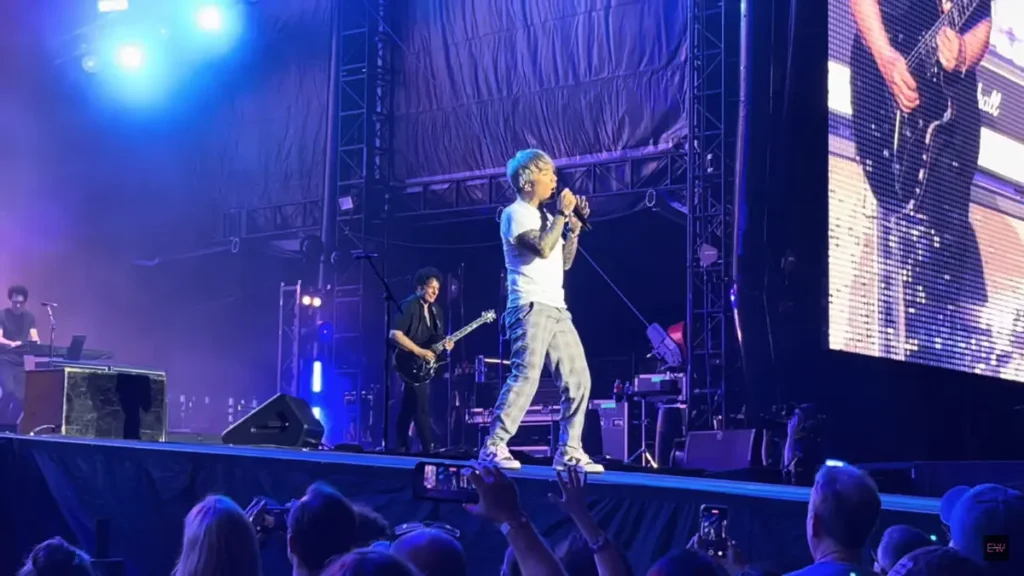 Journey se retira do palco às pressas durante show em Houston após "incidente elétrico", na noite de sexta-feira