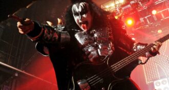 Kiss Quando você começa a se curvar para pegar o sabonete, não demora muito para você se tornar a cadela de alguém, diz Gene Simmons