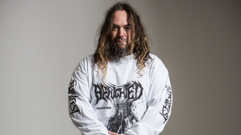 Sepultura Não há muita gente que jogue tudo ao ar e faça um disco com ideias loucas como essa, disse Max Cavalera sobre Roots