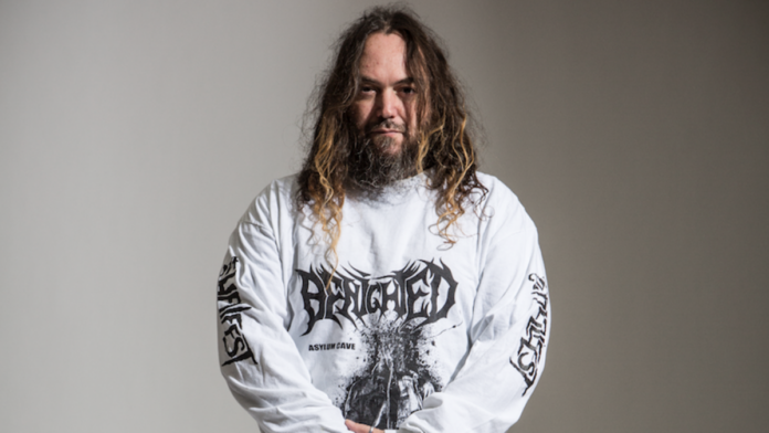 Sepultura Não há muita gente que jogue tudo ao ar e faça um disco com ideias loucas como essa, disse Max Cavalera sobre Roots
