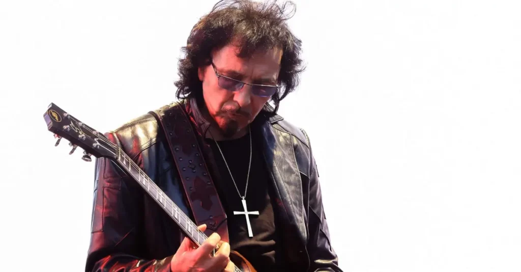 Black Sabbath: "Alguns desses religiosos esquisitos eram tão perigosos quanto a Ku Klux Klan. Uma pessoa subiu no palco com uma adaga para me esfaquear", relembra Tony Iommi