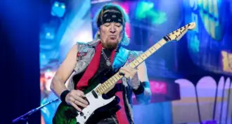 O guitarrista Adrian Smith, comenta sobre sua colaboração com Bruce Dickinson nos álbuns 