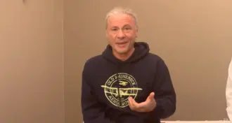 Bruce Dickinson discute sobre saúde física e mental, drogas e rotina diária.