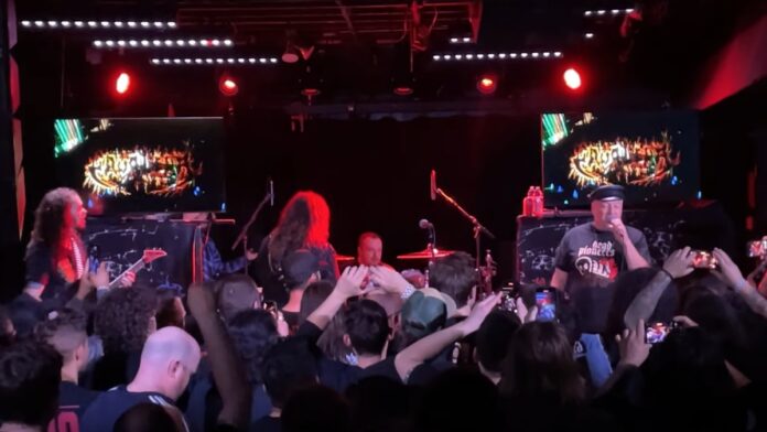 Jello Biafra se junta aos irmãos Cavalera para cantar “Nazi Trumps F**k Off”