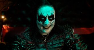 O vocalista do Cradle of Filth, Dani Filth, revela o que o mantém motivado a continuar com a banda.