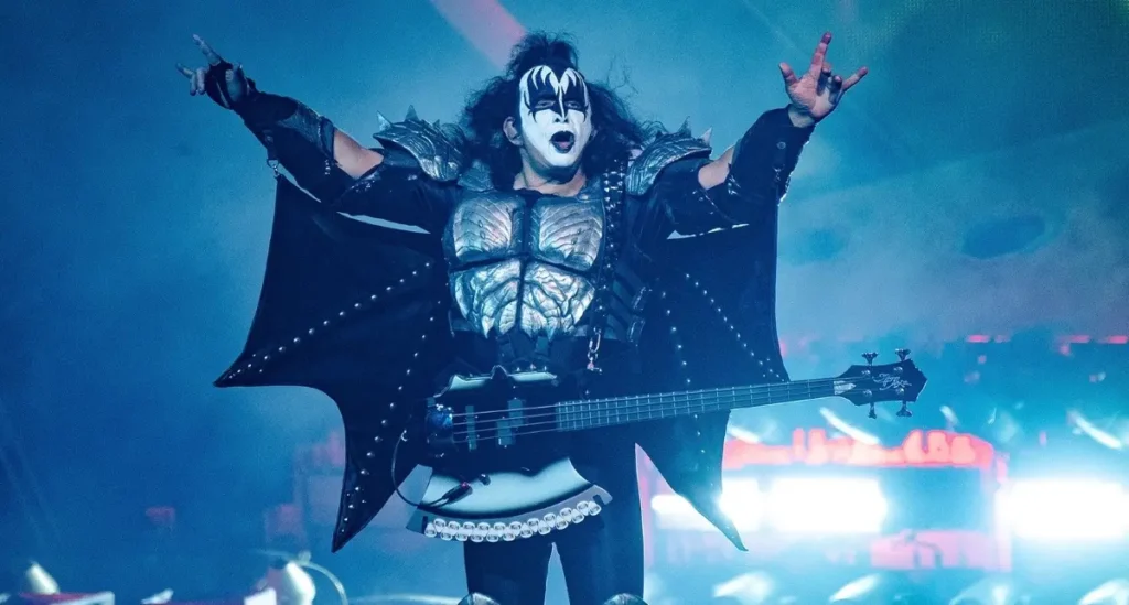 Kiss: "SURPRESA?" Eles estarão de volta em novembro 2 anos após a turnê de despedida