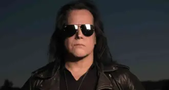 Danzig: fãs debatem sobre símbolo associado ao n@z!sm* encontrado em mercadorias da banda