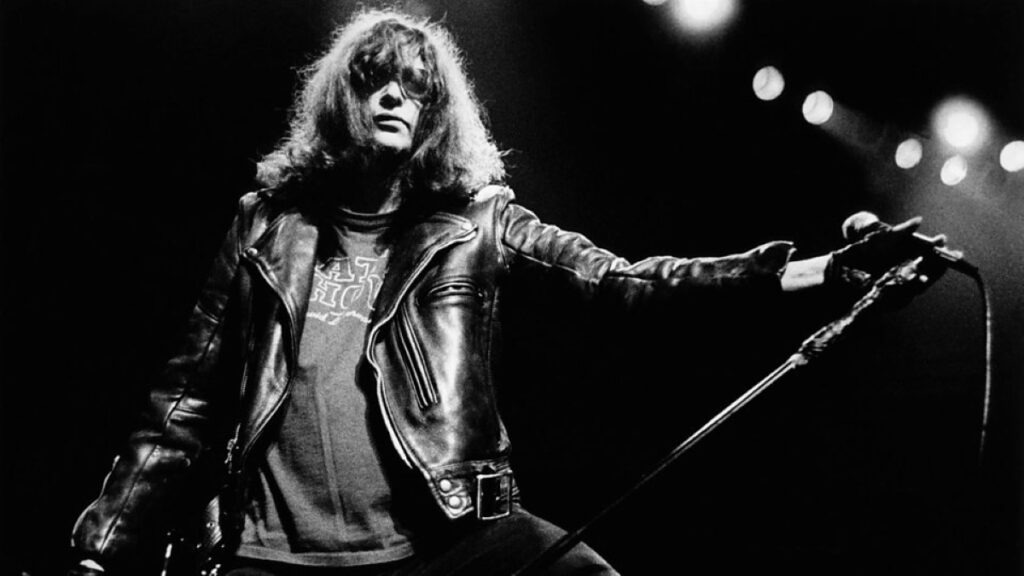 Ramones: entrevista rara com Joey Ramone, "Eu sinto que em 76, nós revolucionamos o Rock and Roll e realmente mudamos o mundo, trouxemos uma nova atitude, uma nova excitação para a música"