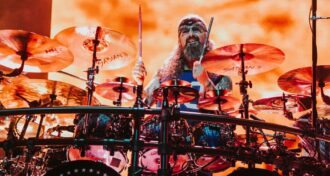 Veja o Dream Theater tocar 
