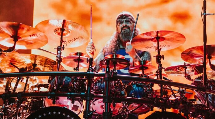 Veja o Dream Theater tocar 