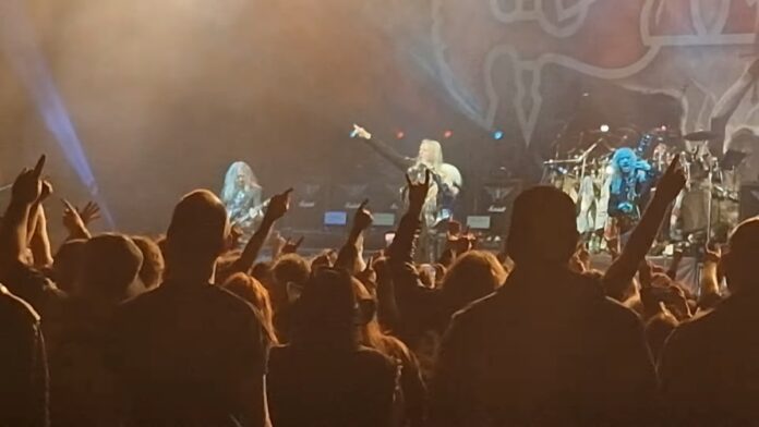 Saxon: Doro Pesch canta 