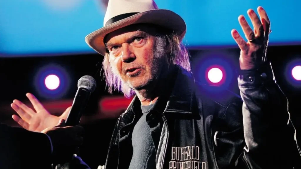 Neil Young: "Se você disser algo ruim sobre Trump ou sua administração, você pode ser impedido de entrar novamente nos EUA se for canadense"