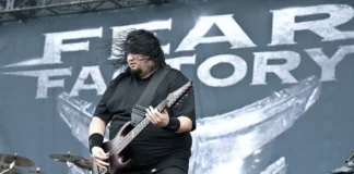 "A ideia de que o Fear Factory 'se trancou em uma caixa' não se sustenta quando você olha para a nossa evolução", diz Dino Cazares em resposta a Burton C. Bell