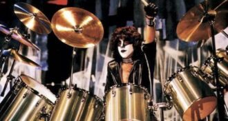 Kiss: Bruce Kulick reflete sobre a perda de Eric Carr e como e como produtor Bob Ezrin ajudou a banda a se reorganizar