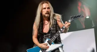 Judas Priest: Richie Faulkner revela que sofreu danos cerebrais que afetaram suas habilidades motoras