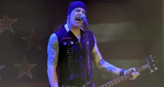 Skid Row: Rachel Bolan sugere que Tracii Guns cuide de sua própria banda, 