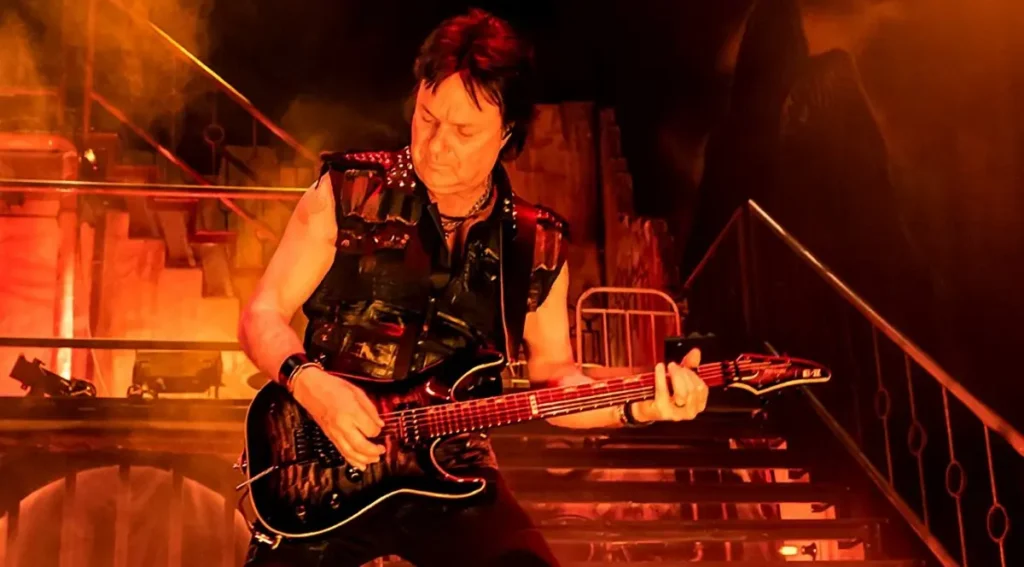 King Diamond: "Queríamos fazer um álbum um pouco mais vivo, como era nos anos 80. Algumas partes remetem a 'Fatal Portrait' e 'Abigail'", diz Andy LaRocque