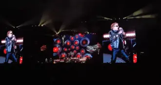 Guns N' Roses faz o 1° show da nova turnê mundial com estreia do novo baterista (veja o setlist e o show completo)