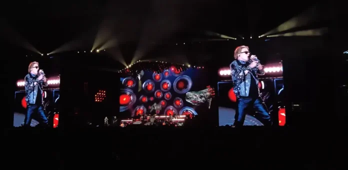 Guns N' Roses faz o 1° show da nova turnê mundial com estreia do novo baterista (veja o setlist e o show completo)