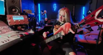 King Diamond: Hel Pyre, baixista da Nervosa, substituirá Myrkur nos teclados e backing vocal na nova turnê europeia