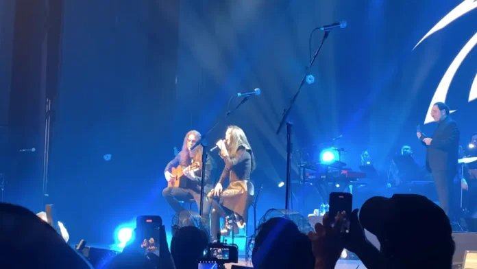 Kiko Loureiro se junta a Tarja Turunen para tocar o clássico 