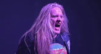 Sebastian Bach está tentando contatar seus ex-colegas do Skid Row, mas 