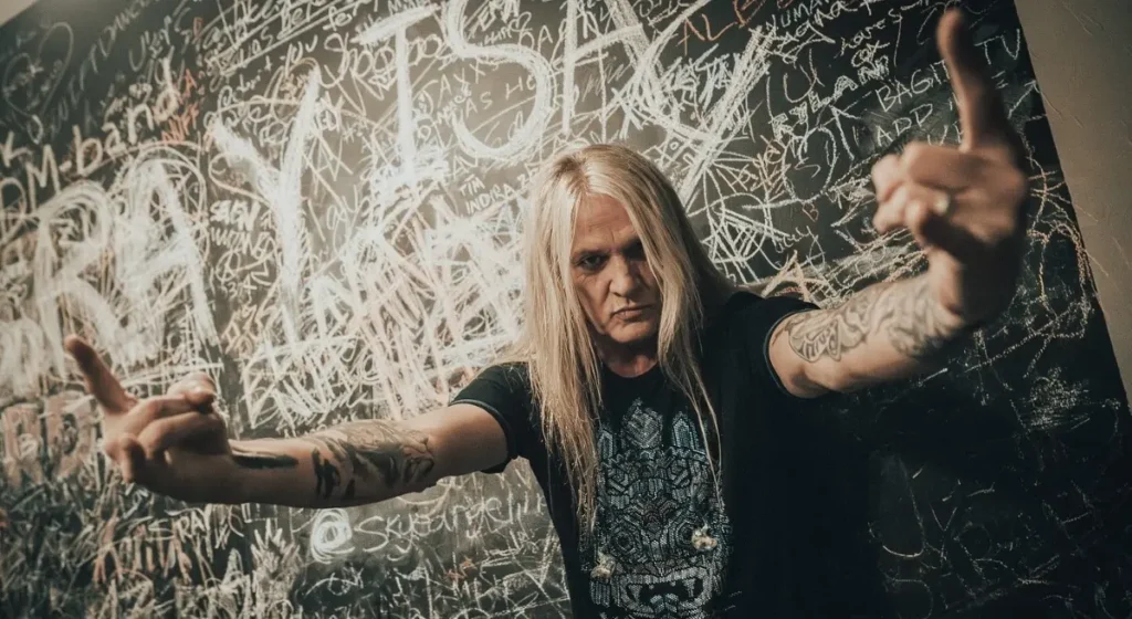 "Rob Halford não está diminuindo o ritmo, então Sebastian Bach também não", diz ex-vocalista do Skid Row