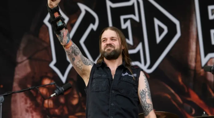 Stu Block gostaria que Matt Barlow retornasse ao Iced Earth: 
