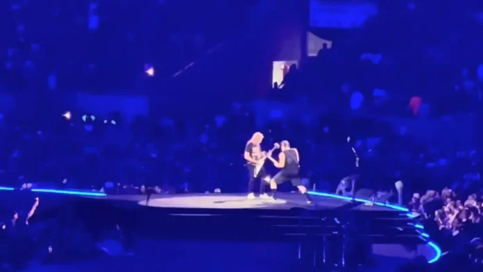 Metallica: Kirk Hammett e Rob Trujillo tocam versão ao vivo de 