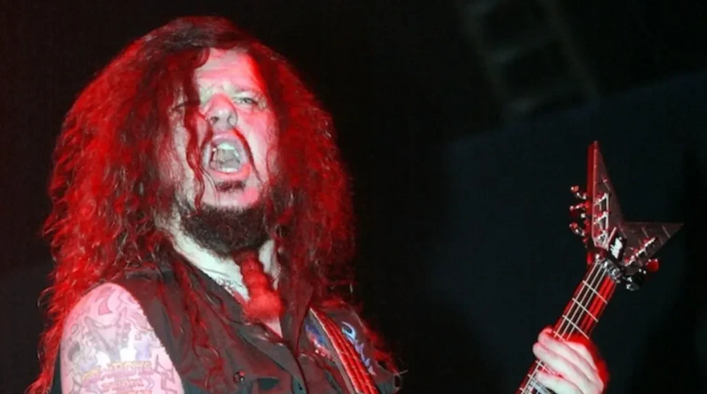Skid Row: Sebastian Bach conta como Dimebag Darrell e Dave "Snake" Sabo foram expulsos de um hotel, "Ele não esfaqueou ninguém, só um sofá"