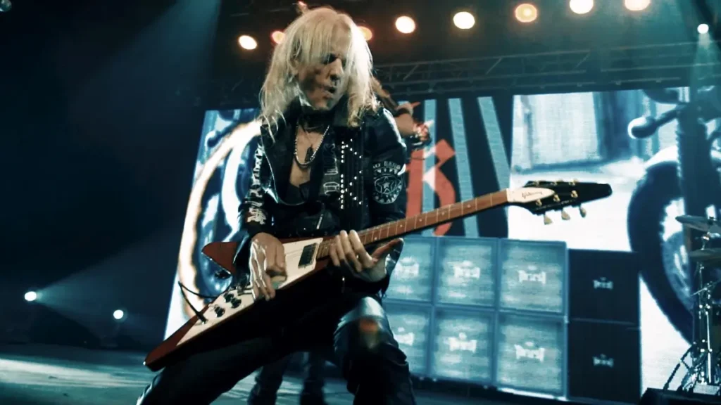 "Eu sei que muitos fãs menosprezam o KK's Priest porque me chamam de banda cover. Tenho o direito de tocar minhas próprias músicas", diz KK Downing