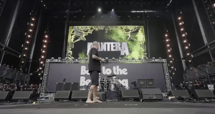 Veja como foi a apresentação do Pantera na despedida do Black Sabbath e o momento em que Jason Momoa se junta à platéia