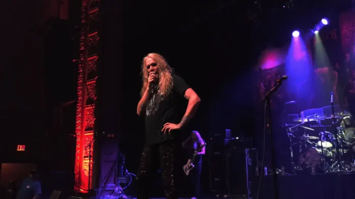Sebastian Bach ainda tem esperança de uma reunião com o Skid Row: "espero que isso aconteça algum dia, porque ainda estamos vivos"