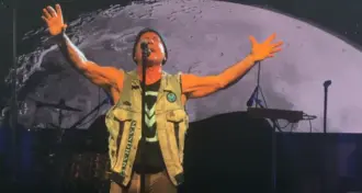 Iron Maiden: Bruce Iron Maiden: Bruce Dickinson pede aos fãs que larguem o 