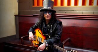 Slash está animado com o retorno do Rush: 