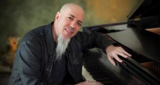 Dream Theater: Jordan Rudess não se importa com o uso de celulares em shows, mas tem ressalvas
