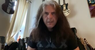 Alex Skolnick critica exposição excessiva de músicos nas redes sociais
