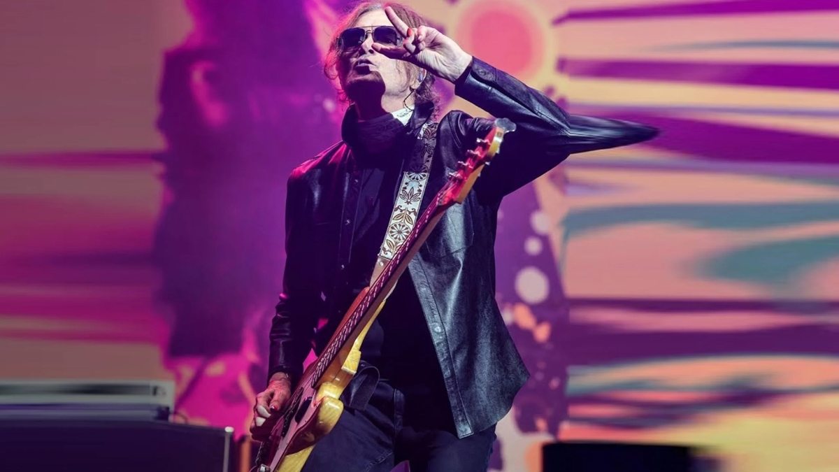 Glenn Hughes sobre o cenário da música atual: "Estou esperando para ouvir algo especial. Espero que aconteça"