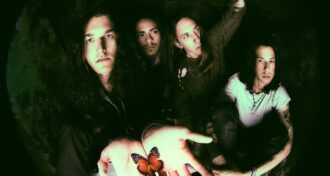 Return to Dust se destaca com grunge moderno e revigorado com o DNA do Alice in Chains