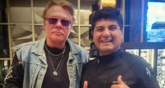 Guns N' Roses: empresa demite funcionário que tirou foto com Axl Rose no hotel em que trabalhava