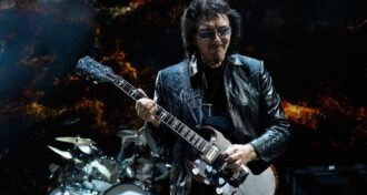 Tony Iommi rifará guitarra para ajudar o centro de tratamento de câncer do Heartlands Hospital