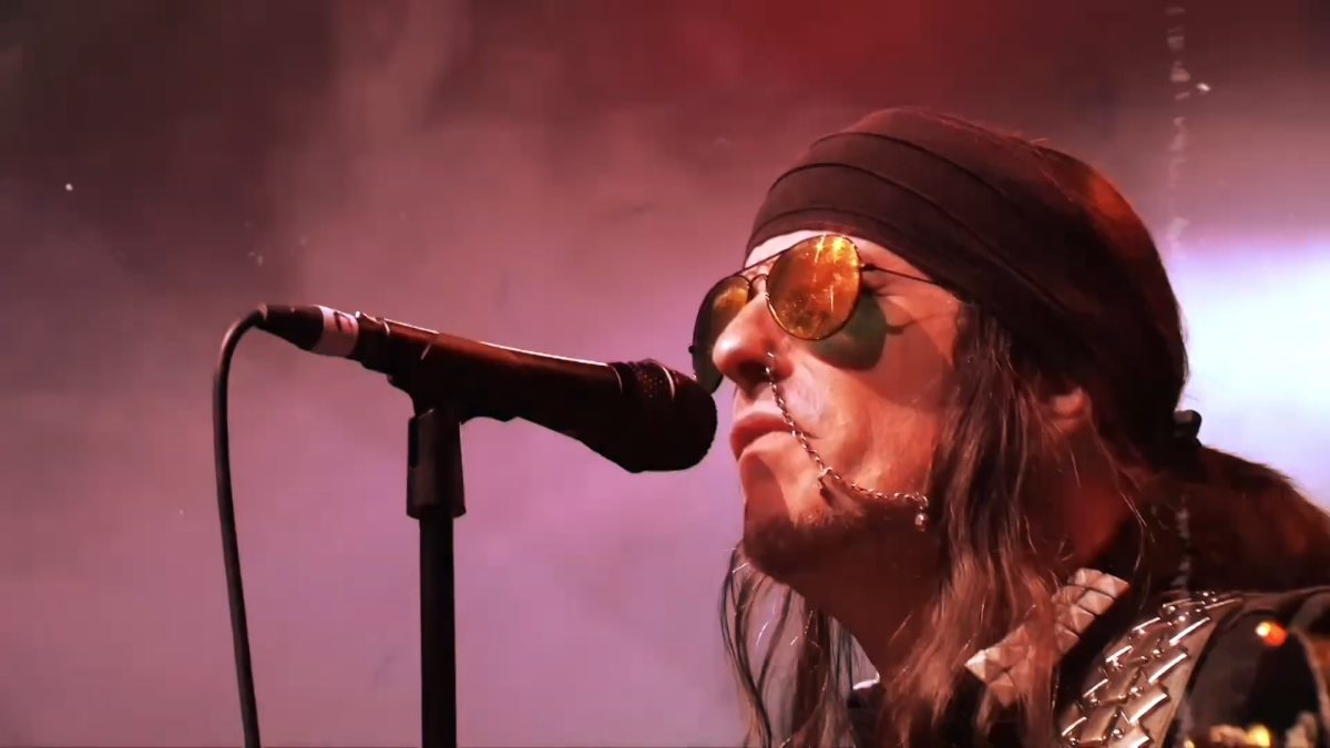 Skid Row: "Queremos alguém que entenda como trabalhamos. A estrada nem sempre é fácil, não é para nenhuma banda", diz Rachel Bolan