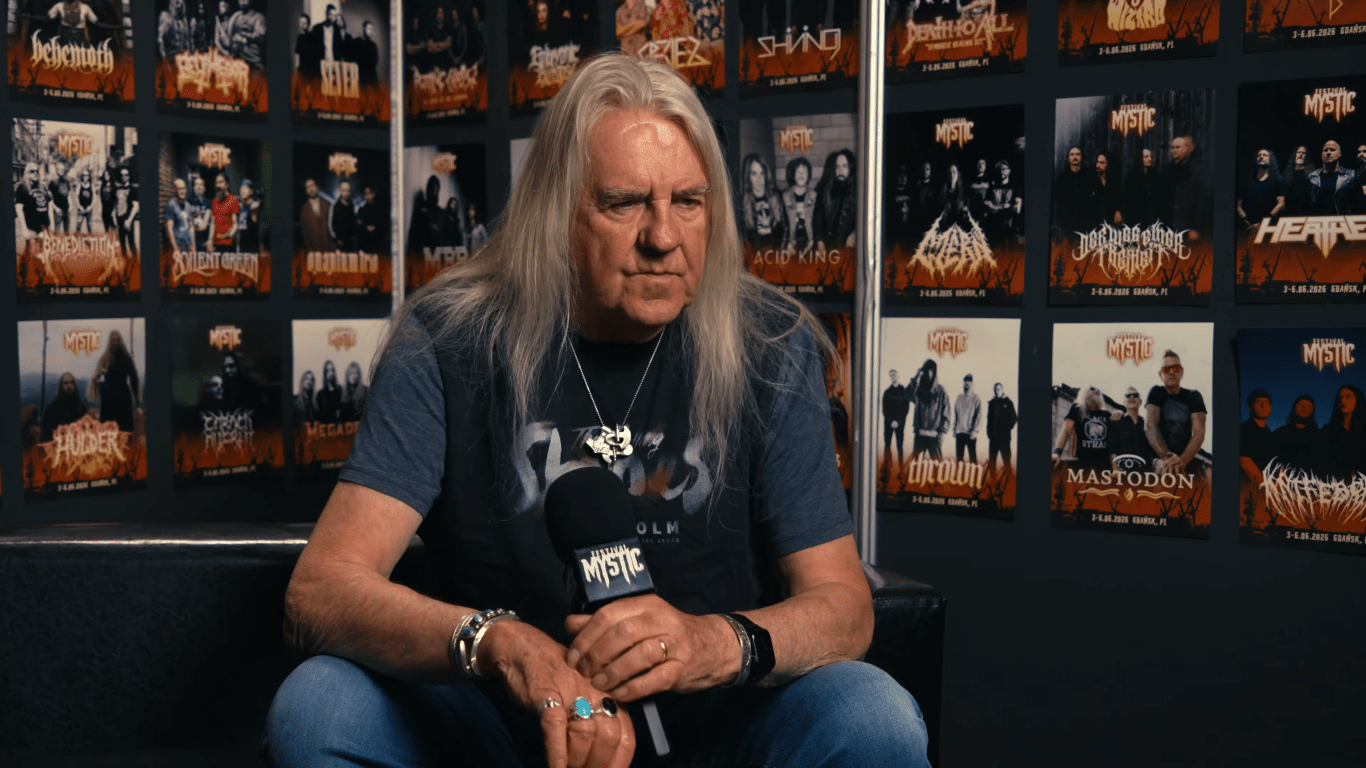 “Nunca se renda”: Biff Byford explica o que mantém o Saxon relevante após quase 50 anos