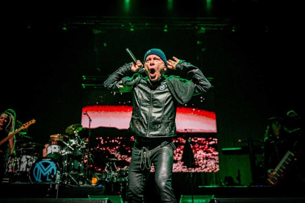 Bruce Dickinson promete novo álbum solo “pesado pra c*” e revela como pretende se afastar de The Mandrake Project