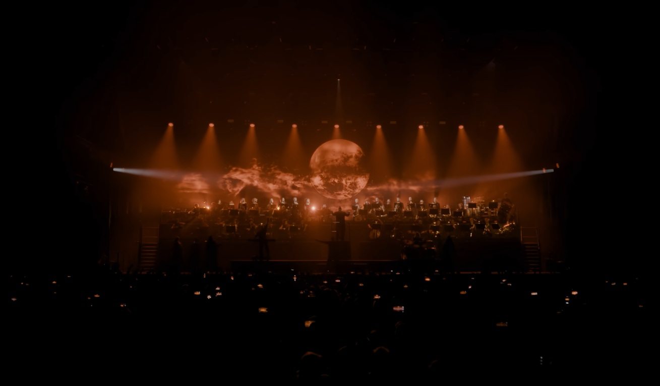 Epica libera registro ao vivo de “Unchain Utopia” com orquestra e coral