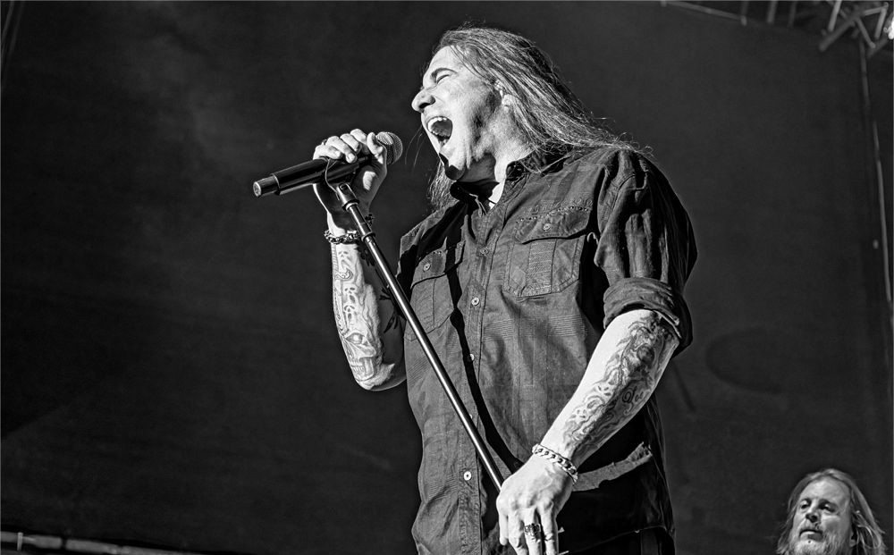 Savatage revela plano de dez anos e projeta retorno à América do Sul em 2027