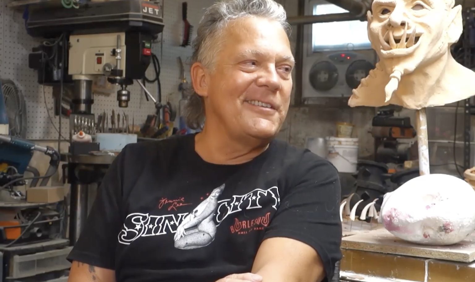Morre Chuck Varga, fundador da Gwar e criador do icônico Sexecutioner