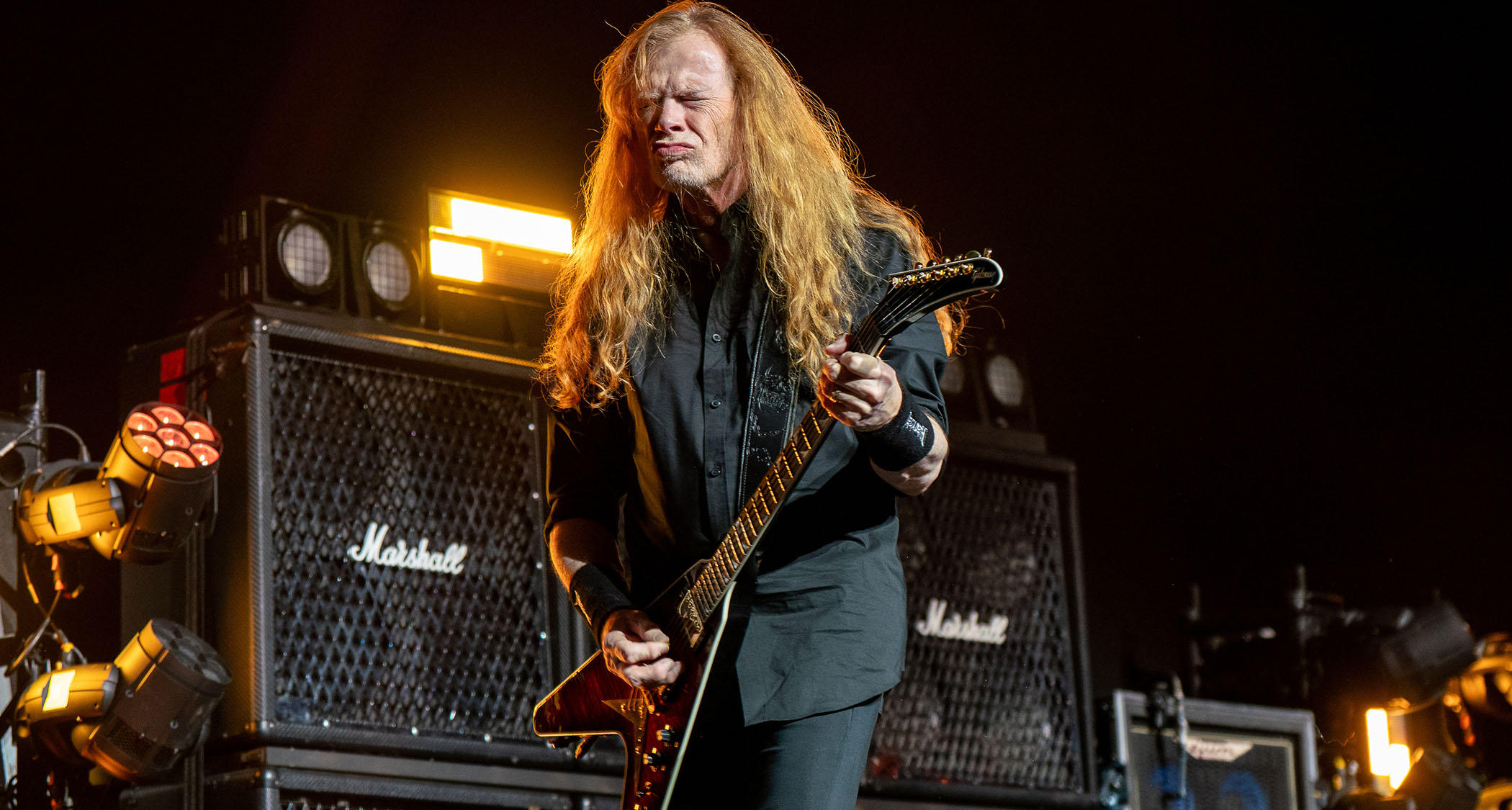 Dave Mustaine estreia entre os mais vendidos do New York Times com livro sobre batalha contra o câncer